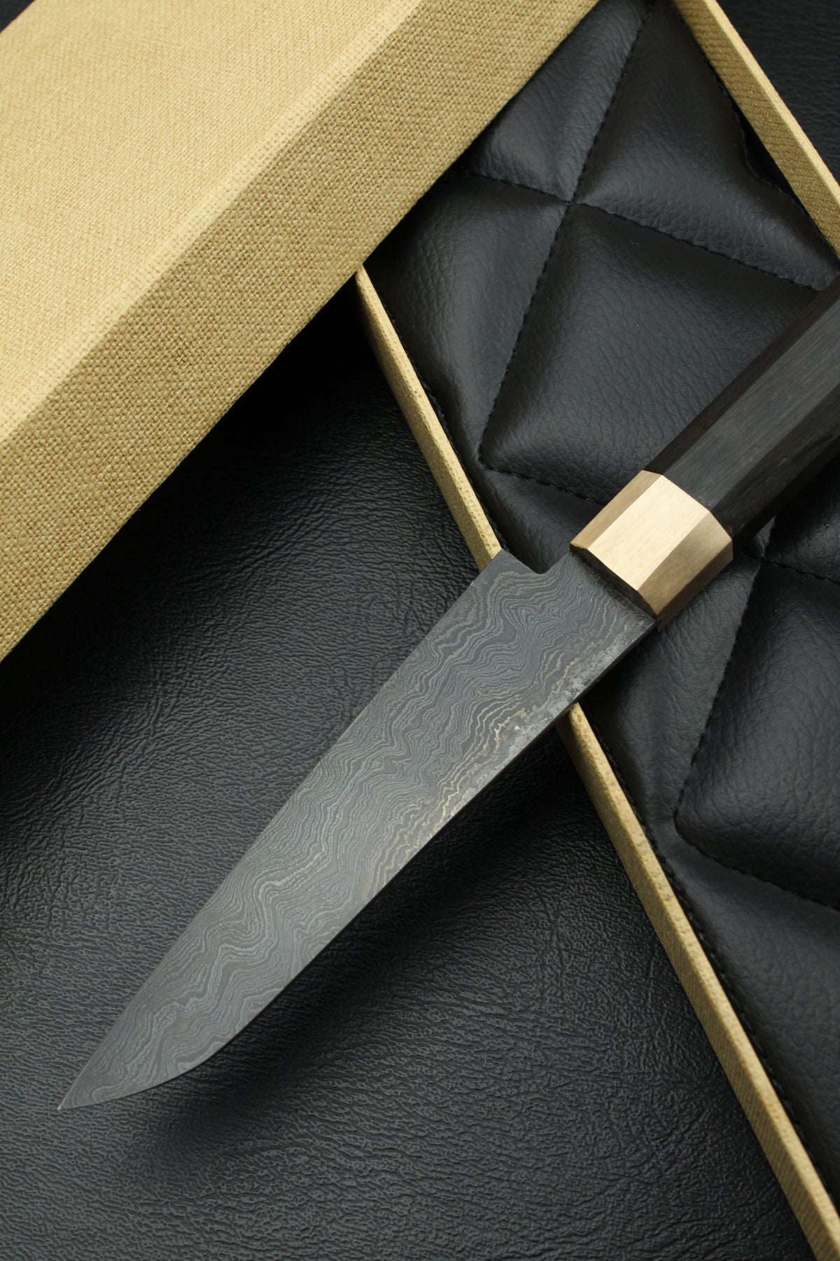 Petty Bog-Eiche Schwarz Damast