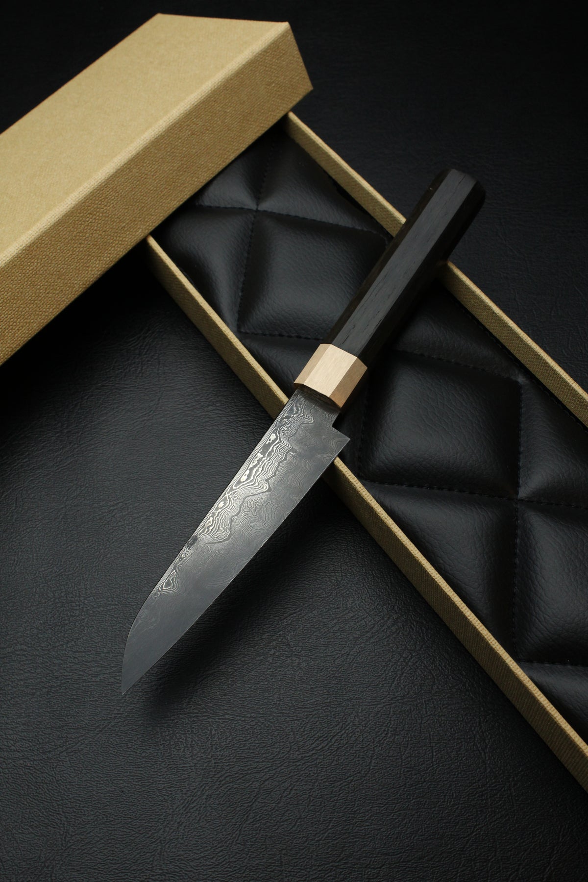 Kleines Allzweckmesser aus Torfholz mit Patina, achteckig