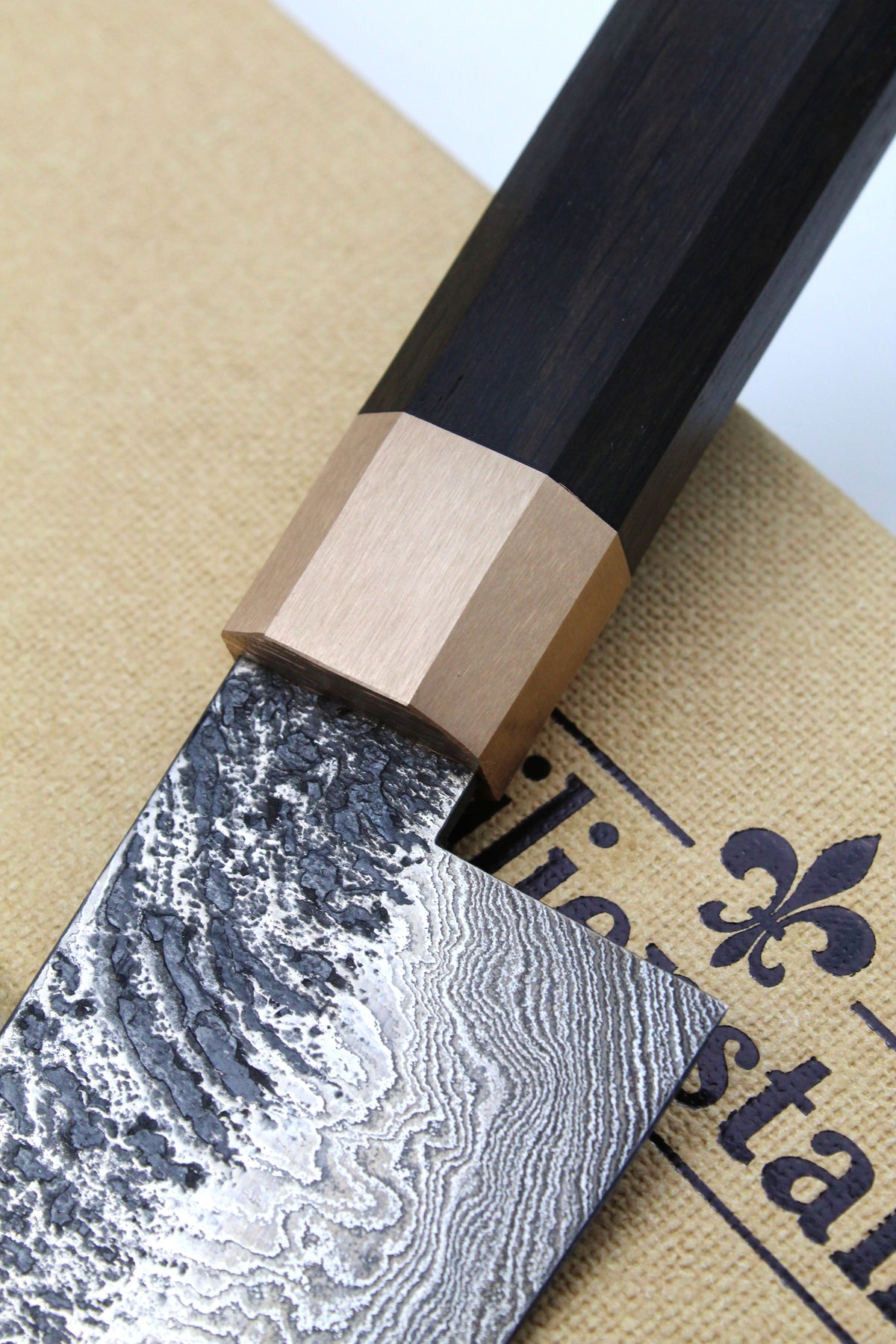 Damast Gyuto Bog Oak Octagonal Torsion