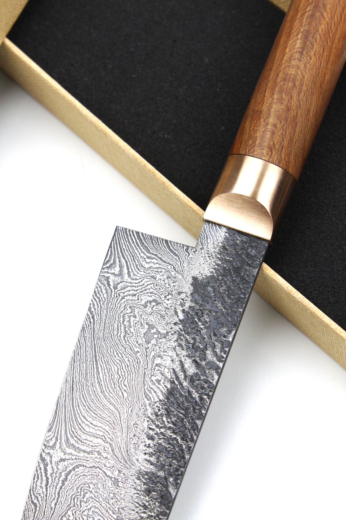 Damast Santoku 320L Ulmenholz