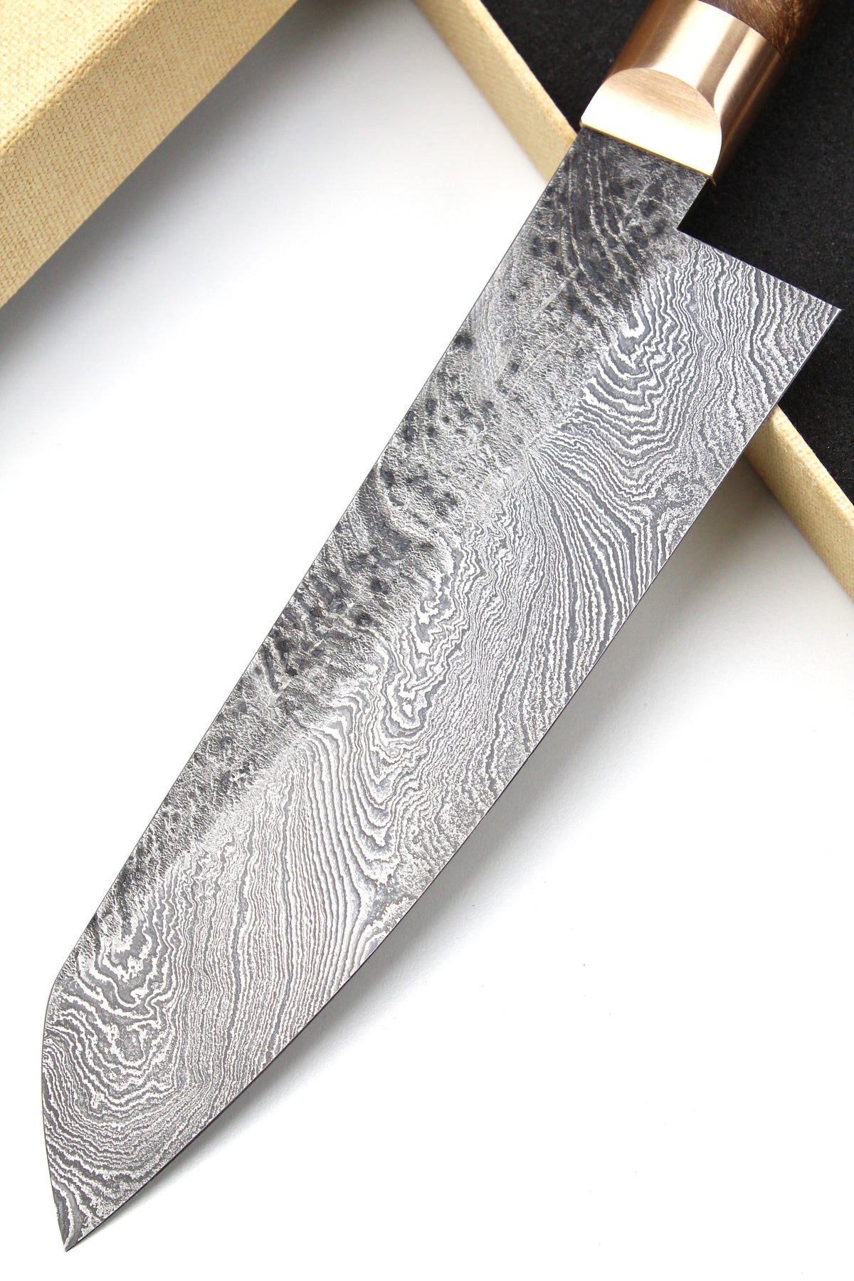 Damascus Santoku 320L Torsion Walnut