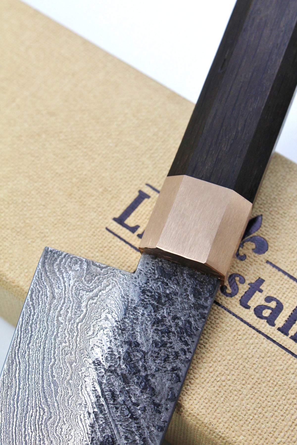 Damast Gyuto Bog Oak Octagonal Torsion